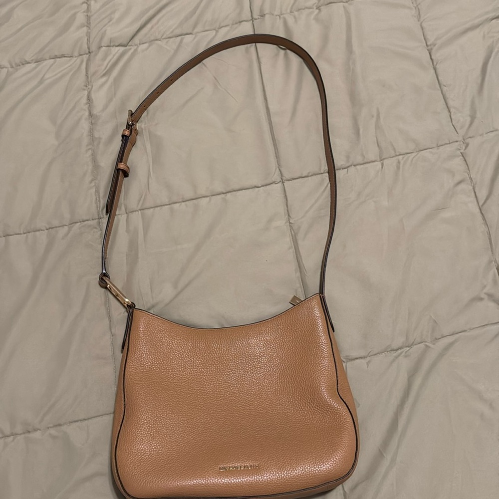 Crossbody handbag